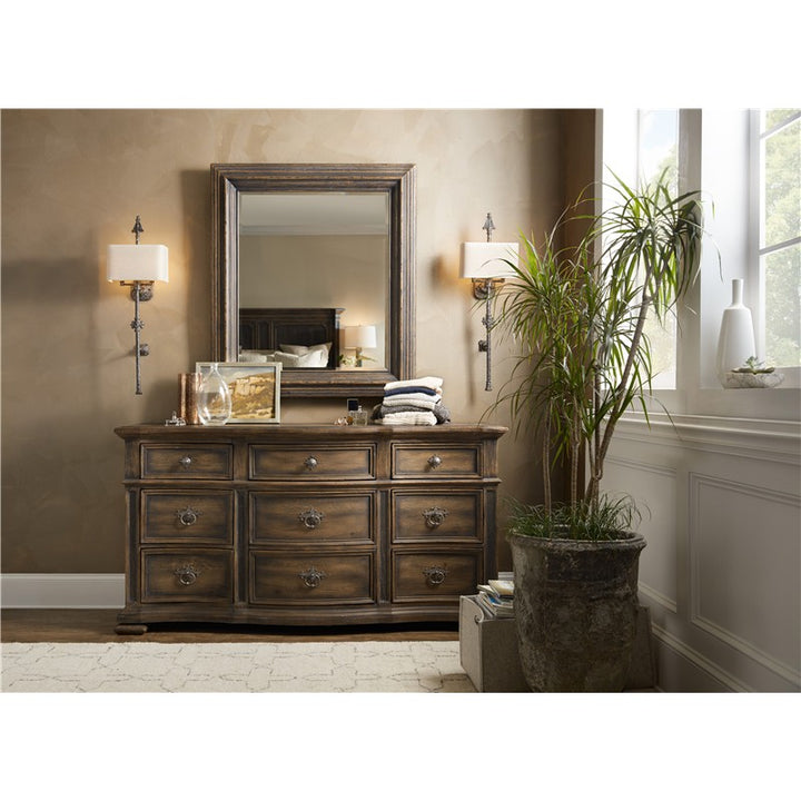Hill Country - Williamson 9-Drawer Dresser