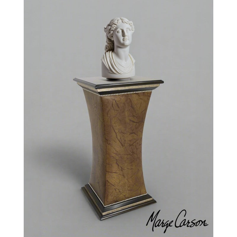 Lola Pedestal