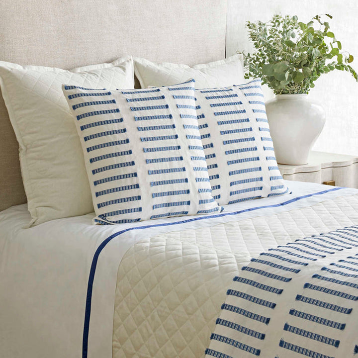 Latera White/Charcoal 24X24 Pillow