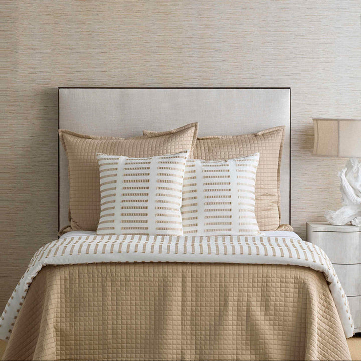 Latera White/Taupe Padded Throw