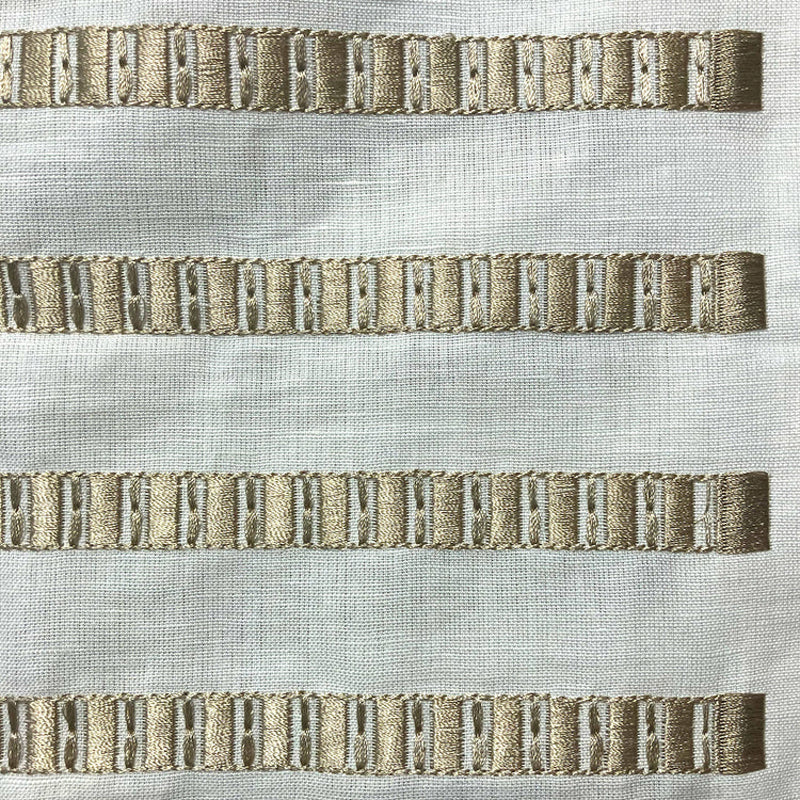 Latera White/Taupe Padded Throw